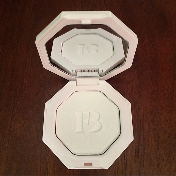 Fenty Beauty Other - Fenty Beauty Metal Moon Highlighter - New!